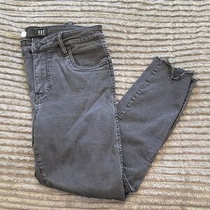 Kut from the Kloth Donna Fab Ab Ankle Skinny Jeans with Frayed Hem